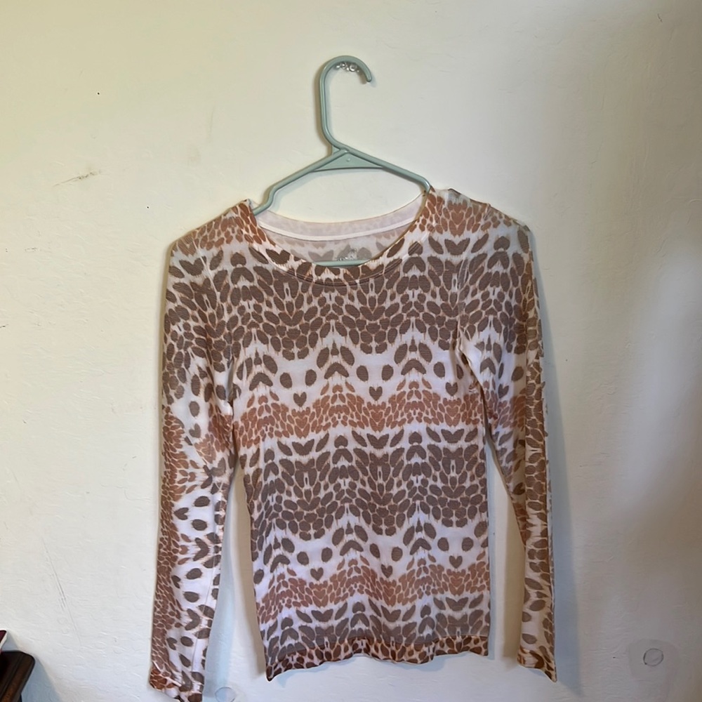 Im selling because this color doesn’t suit me anymore. Almost new condition!